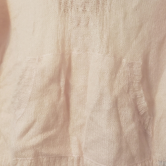 Incredibly delicate looking sweater. - Picture 4 of 6